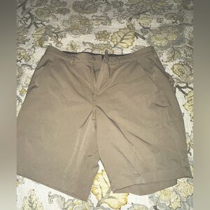 Men’s golf shorts